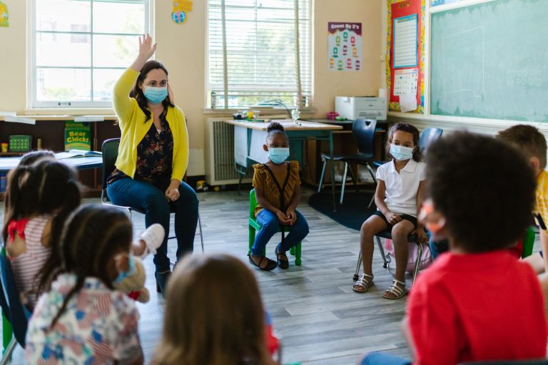 Kinderkonferenz im Hort: Kinder stimmen gemeinsam ab